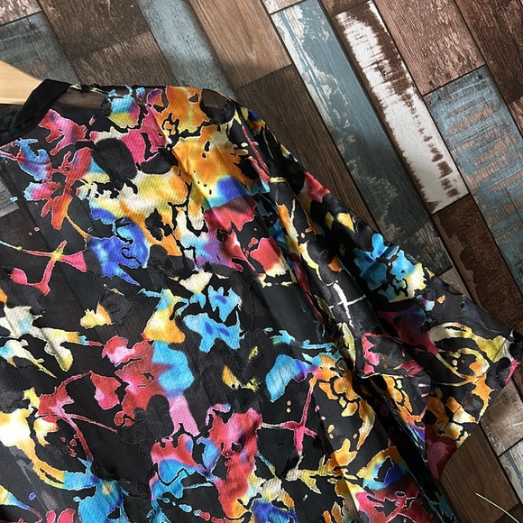 Draper’s & Damons Large colorful floral fringe bottom top - Picture 15 of 16